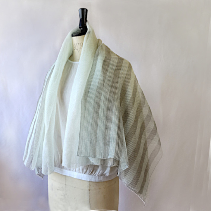 やさしいペールカラーの正方形ストライプデザインストール